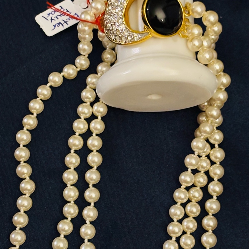 Butler Necklace Pearl & Onyx